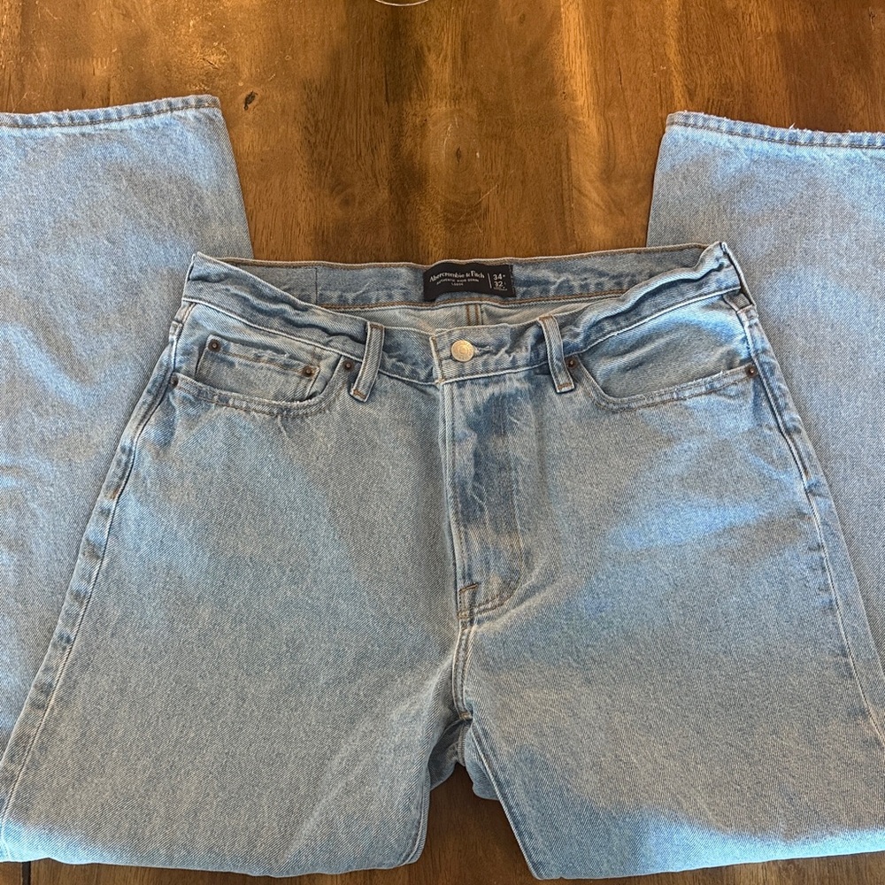 Abercrombie and Fitch 34x32 Loose Denim Jeans